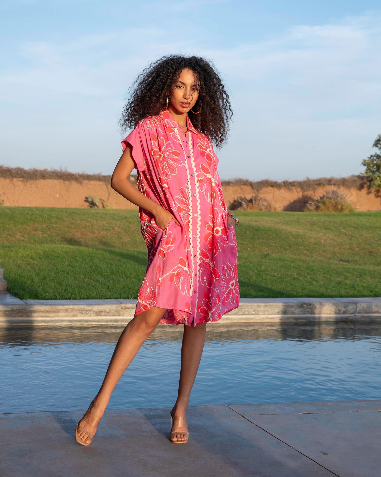 Bianca embroidered jurk Bella roze