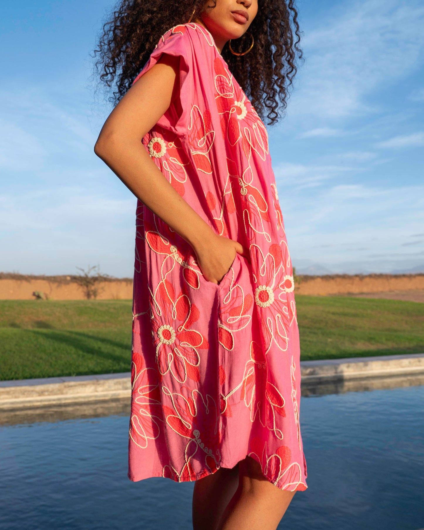 Bianca embroidered jurk Bella roze