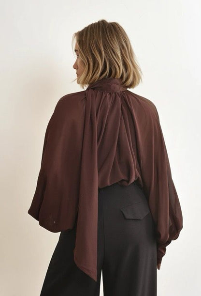 Feelkoo blouse met strikkraag bruin