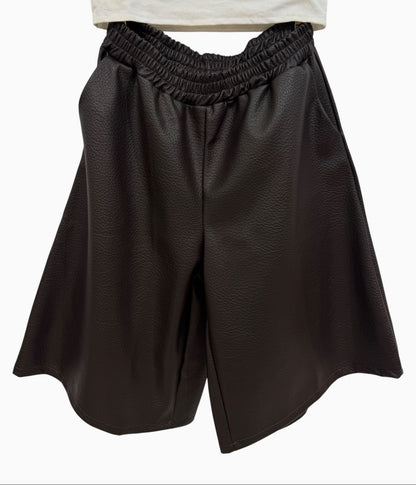 Vegan leather bermuda bruin