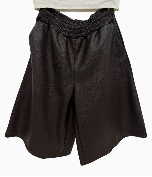 Vegan leather bermuda bruin