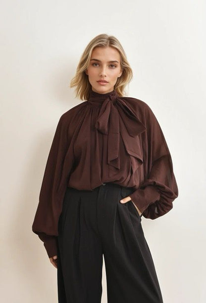 Feelkoo blouse met strikkraag bruin